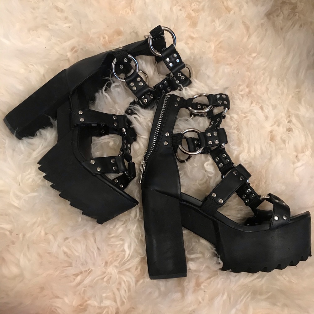 ❣️ SALE ❣️ STRAPPY GOTH 🖤 PLATOFRM SANDALS